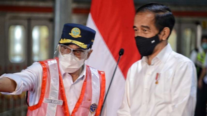 Presiden Jokowi bersama Menhub Budi Karya Sumadi, di Yogyakarta.