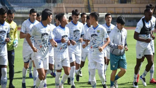 Skuad Persib Bandung melakoni latihan