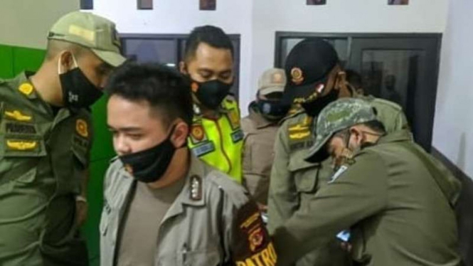 VIVA Militer: Prajurit TNI AD berhasil tangkap polisi gadungan di Bandung
