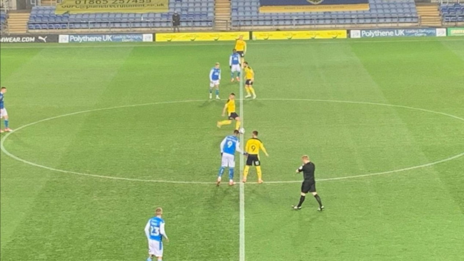 Pertandingan antara Oxford United vs Peterborough United di League One 2020/21.