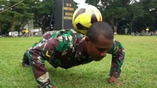 VIVA Militer: Falen Mariar prajurit TNI mantan pemain AC Milan Camp Junior