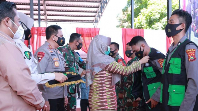 Pelatihan vaksinator dari TNI-Polri di Mataram, NTB.