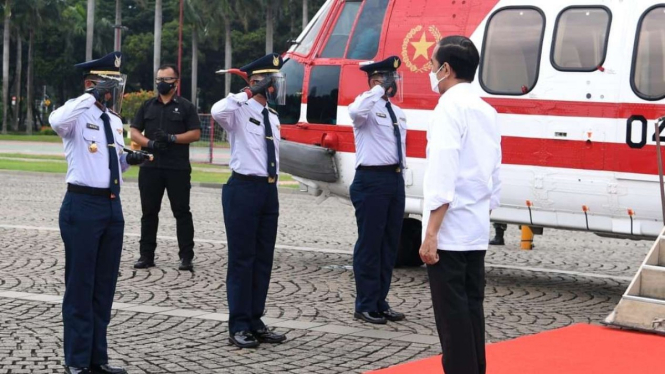 Presiden Jokowi Menggunakan Helikopter Super Puma TNI AU dari Monas ke Banten