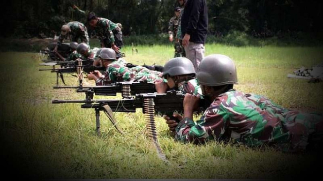 VIVA Militer: Prajurit Marinir Yonif 5 Pasmar 2 latihan menembak 