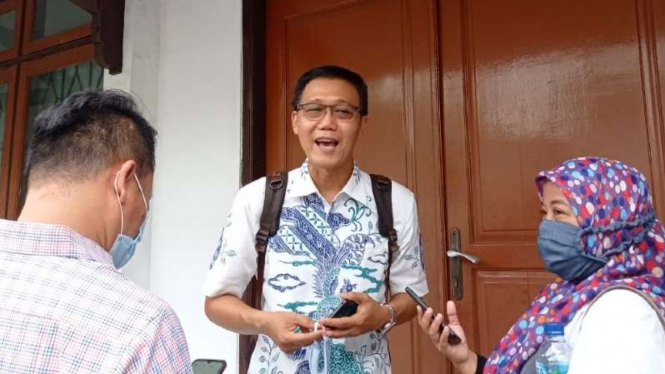 Budi Setiawan, mantan direktur PT LG usai sidang di Pengadilan Hubungan Industrial Surabaya.