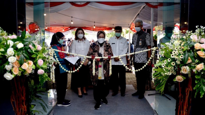 Risma saat meresmikan Sentra Kreasi Atensi Balai Besar Rehabilitasi Sosial Penyandang Disabilitas Intelektual (BBRSPDI) “Kartini” Temanggung, Jumat (5/3).