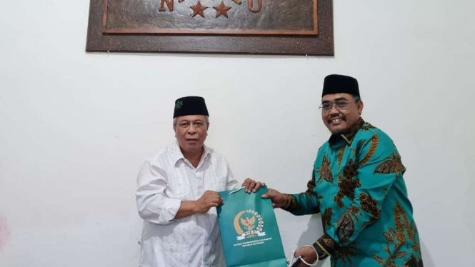 Wakil Ketua MPR Jazilul Fawaid (kanan) dan sesepuh NU DKI KH Muhyiddin Ishaq