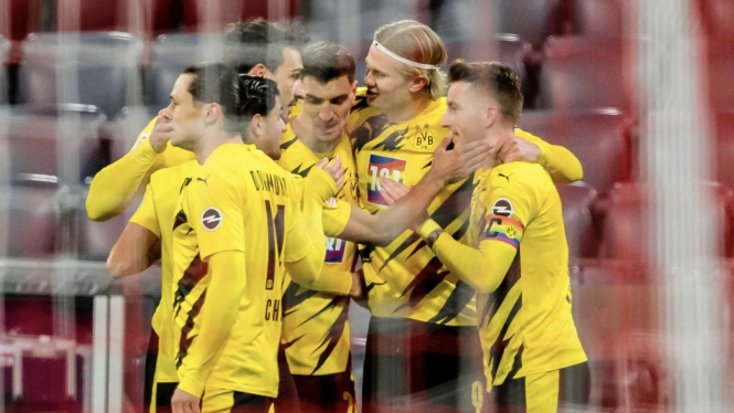 Erling Haaland dan pemain Dortmund merayakan gol
