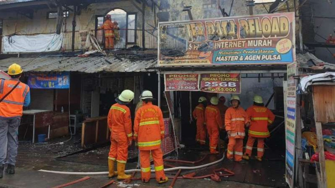 Toko Pulsa di Tanjung Priok kebakaran.