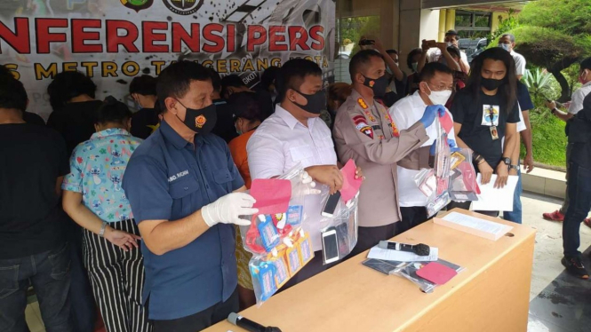 Polres Metro Tangerang Kota ungkap kasus prostitusi online.