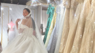 Siap Dinikahi Vicky 13 Maret, Gaun Pengantin Kalina Harga Ratusan Juta