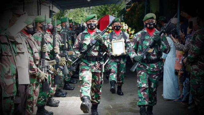 VIVA Militer: Prosesi pemakaman Kopka Sumadi.