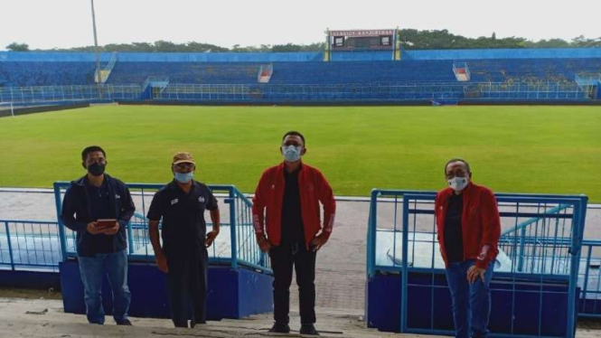 Panitia PIala Menpora inspeksi Stadion Kanjuruhan Malang.