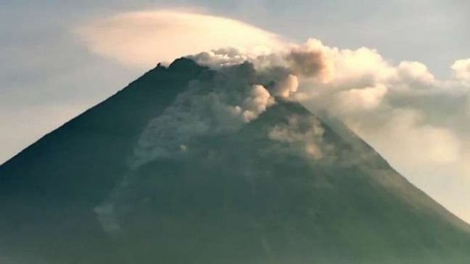 Gunung Merapi Keluarkan Awan Panas Guguran Ke Barat Daya Sejauh 2,5 Km