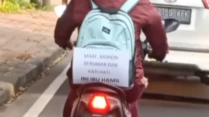 Ide kreatif ibu hamil saat naik motor