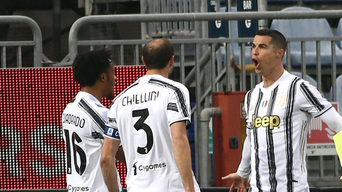 Cristiano Ronaldo dan para pemain Juventus merayakan gol