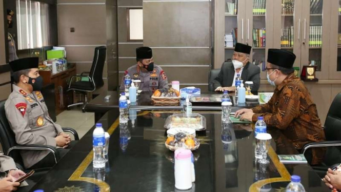 Kapolri Jenderal Listyo Sigit Prabowo mengunjungi kantor pusat Persis di Bandung
