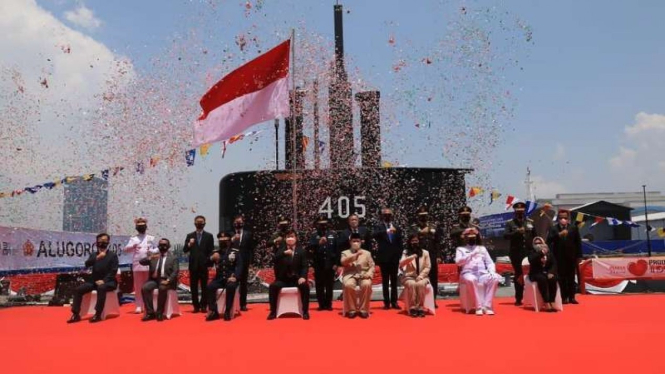VIVA Militer: Menhan RI Prabowo Subianto serahkan Kapal Selam ke Panglima TNI