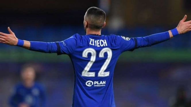 Gelandang Chelsea, Hakim Ziyech rayakan gol.