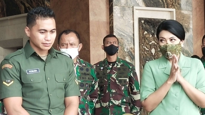 VIVA Militer: Serda TNI Aprilia Manganang menangis usai putusan sidang