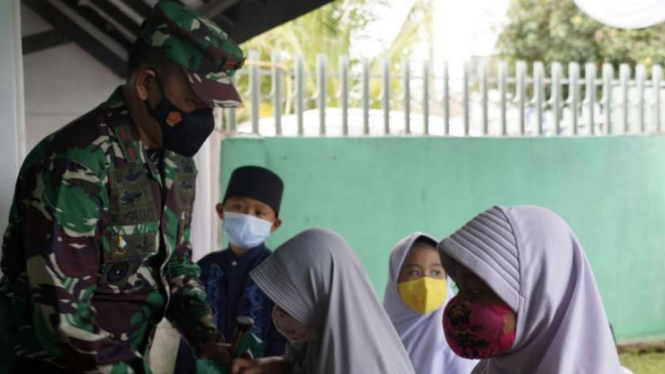 VIVA Militer: Aksi Jum'at Berkah Danrem 061/Surya Kencana 