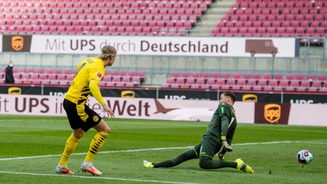 Pertandingan FC Koeln vs Borussia Dortmund