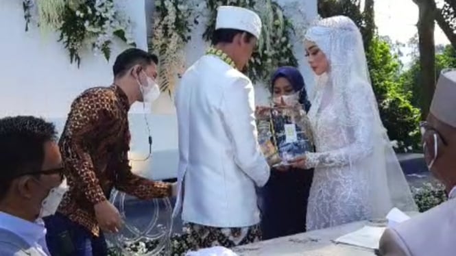 Pernikahan Ikbal Fauzi