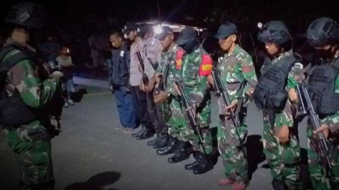 VIVA Militer: TNI kerahkan pasukan cari prajurit yang hilang.