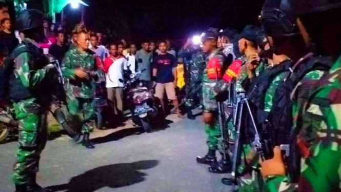 VIVA Militer: TNI kerahkan pasukan cari prajurit yang hilang.