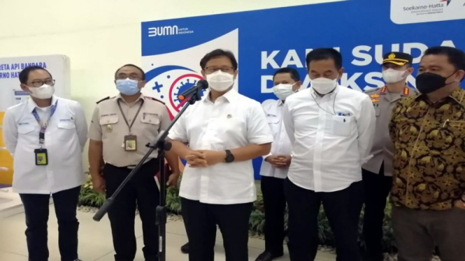 Menteri Kesehatan Budi Gunadi Sadikin di Bandara Soekarno-Hatta