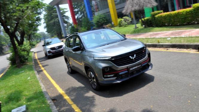 Wuling Almaz RS