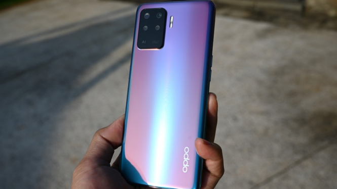 Oppo Reno5 F.