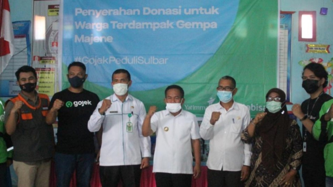 Acara simbolis peletakan batu pertama atas dampak bencana di Kabupaten Majene, Rabu, 24 Maret 2021.