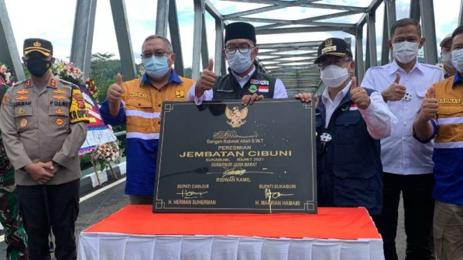 Ridwan Kamil resmikan jembatan penghubung Kabupaten Sukabumi-Kabupaten Cianjur 