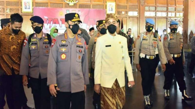 Kapolri Jenderal Listyo Sigit Prabowo bersama Wali Kota Solo Gibran Rakabuming