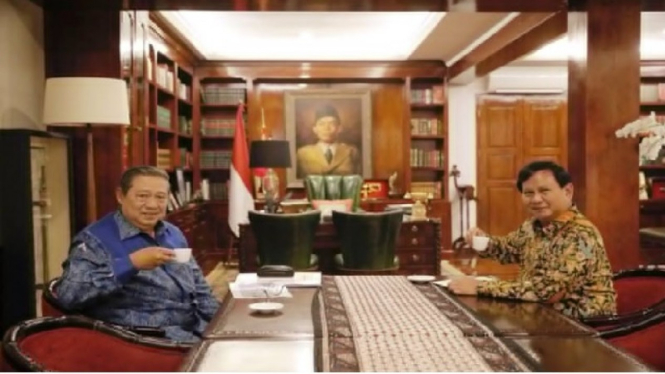 SBY dan Prabowo asyik minum kopi