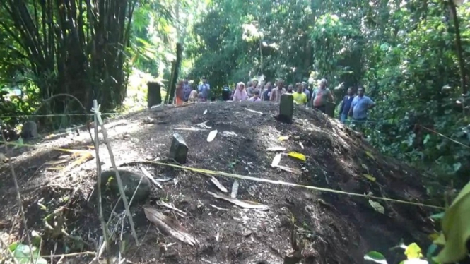 Tanah kuburan di Pariaman, Sumatera Barat tiba-tiba meninggi