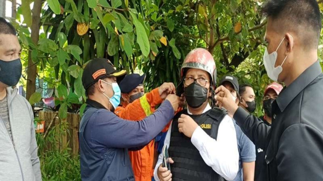 Wali Kota Makassar, Mohammad Ramdhan Pomanto di TKP bom bunuh diri.