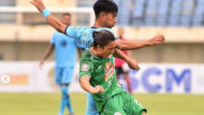 Duel PSS Sleman vs Persela Lamongan.