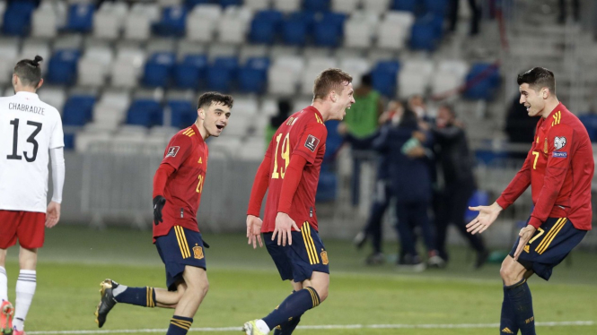 Timnas Spanyol merayakan gol