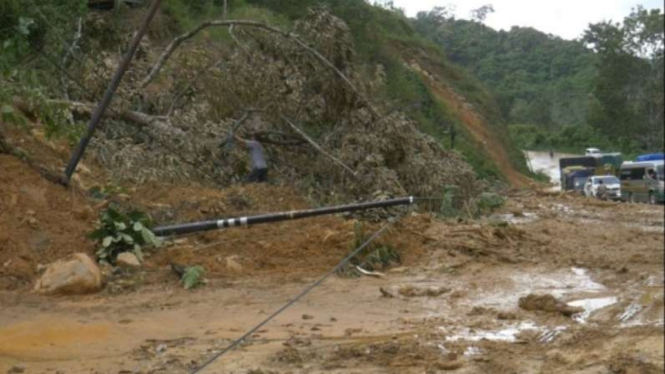 Salah satu longsor di Kabupaten Merangin, Jambi, Senin, 29 Maret 2021.