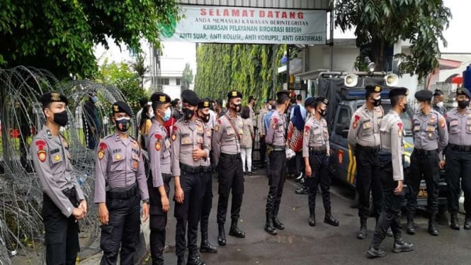 Pengamanan ketat sidang Habib Rizieq di PN Jakarta Timur.