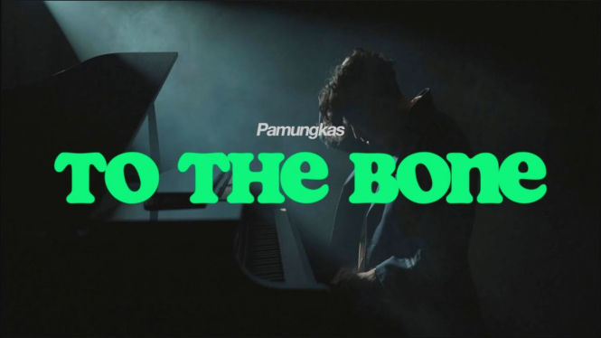 Tembang hits penyanyi Pamungkas, To The Bone