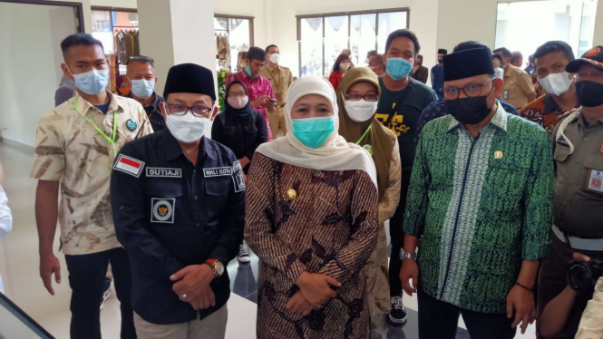 Gubernur Jawa Timur Khofifah Indar Parawansa saat berada di Malang.