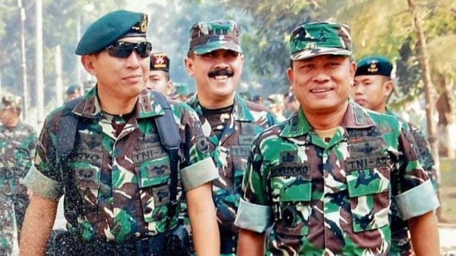 VIVA Militer: Mayjen TNI Suryo Prabowo (kiri) dan Brigjen TNI Moeldoko