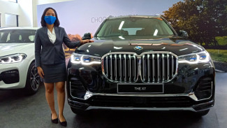 Mobil Baru Meluncur Dibeli Crazy Rich, dan Arti Warna Rambu