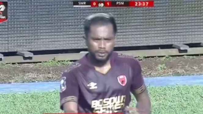 Pemain PSM Makassar, Zulham Zamrun rayakan gol.