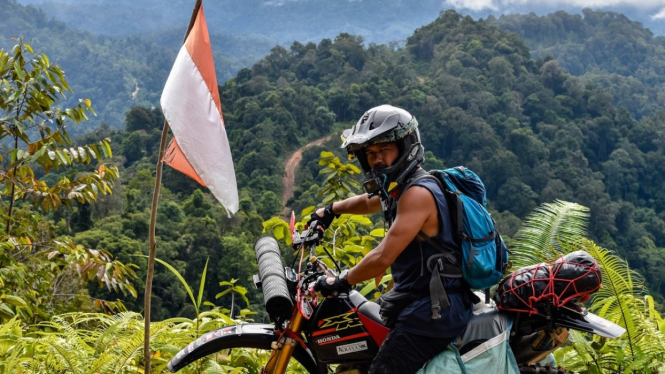 Ibnu Jamil menjelajah Hutan Krayan di Kalimantan Utara