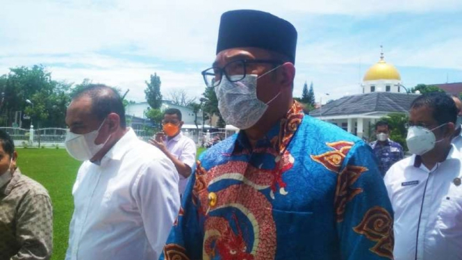 Gubernur Jawa Barat Ridwan Kamil saat ditemui wartawan di Rumah Dinas Gubernur Sumatera Utara di Kota Medan, Rabu sore, 31 Maret 2021.
