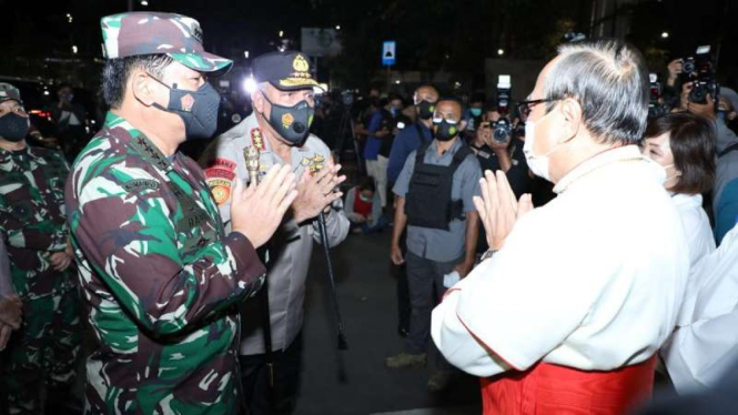 VIVA Militer: Panglima TNI tinjau pengamanan di Gereja Katedral Jakarta